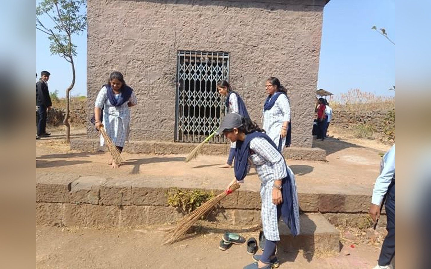 Gad Swachata Abhiyan conducted on Malhar Gad on 6th February 2024 By First year E & TC students